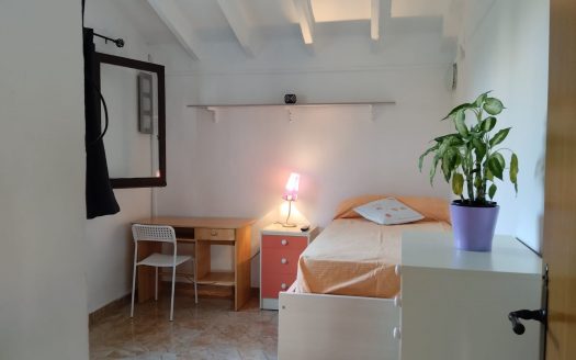 Habitación para chica, en Ondara, Alicante.